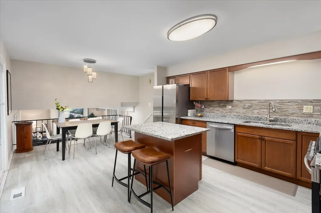 5 Redstart Road Naperville IL 60565