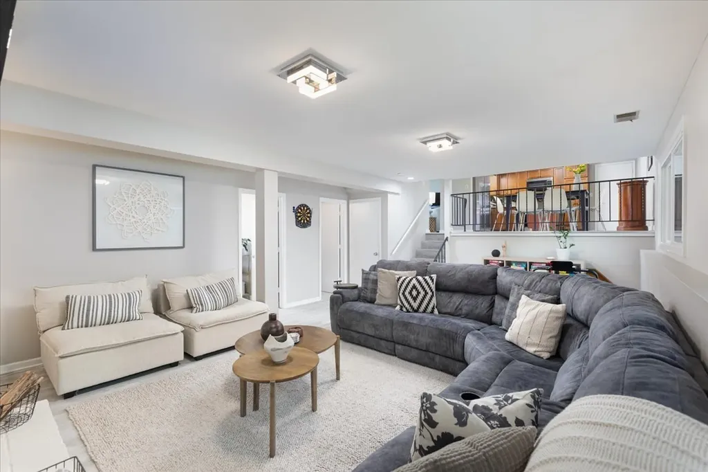 5 Redstart Road Naperville IL 60565