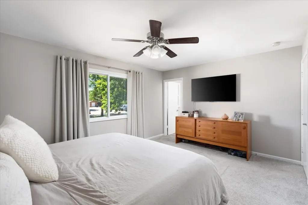 5 Redstart Road Naperville IL 60565