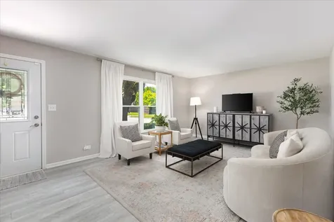 5 Redstart Road Naperville IL 60565