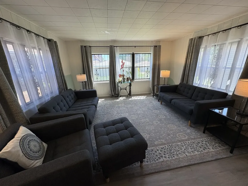 10443 South Calumet Avenue Chicago IL 60628