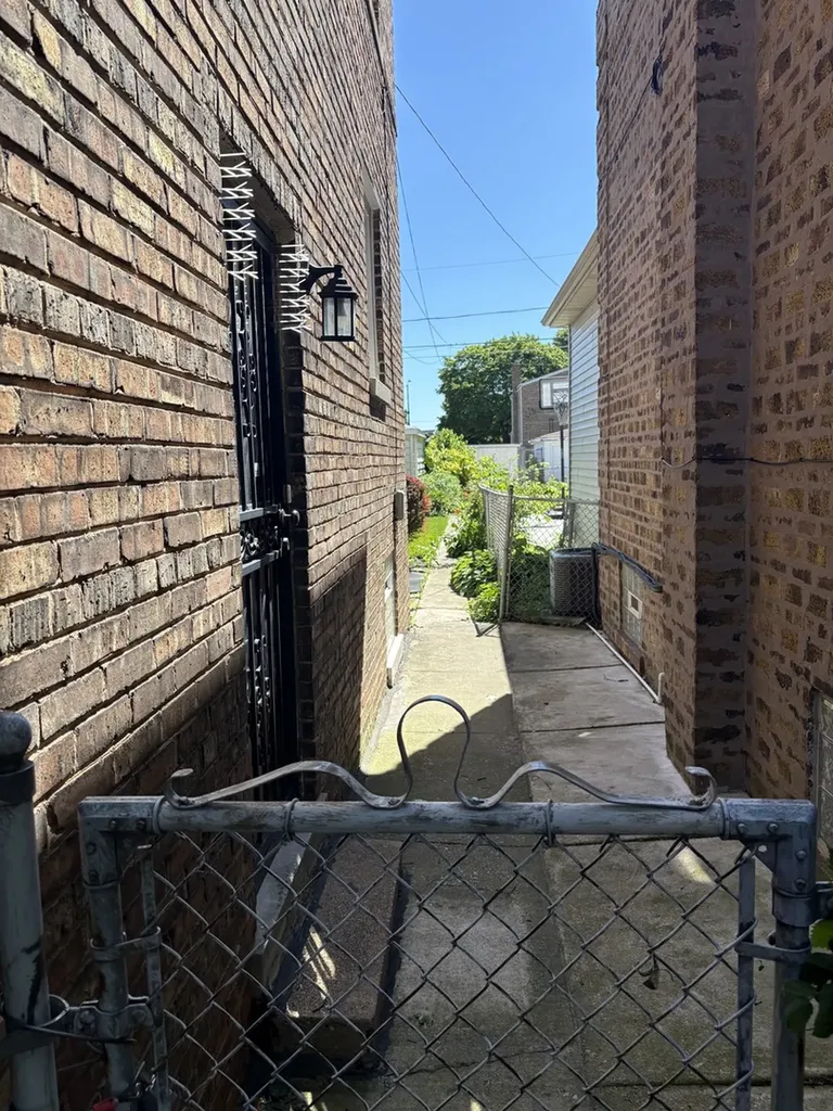 10443 South Calumet Avenue Chicago IL 60628