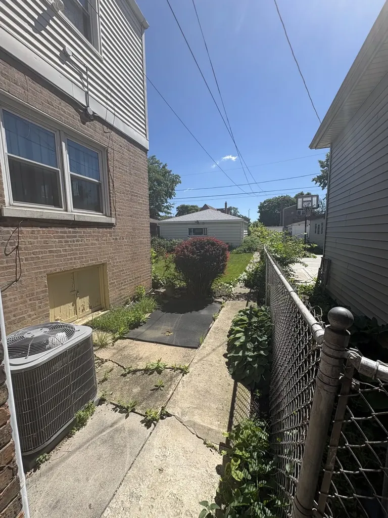 10443 South Calumet Avenue Chicago IL 60628