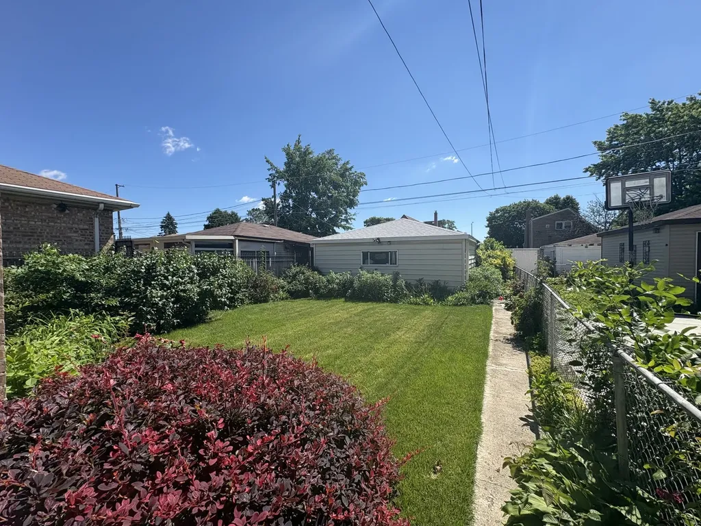 10443 South Calumet Avenue Chicago IL 60628