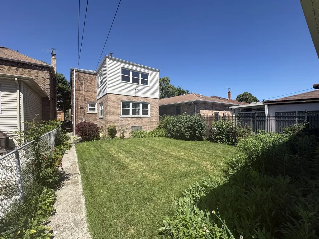 10443 South Calumet Avenue Chicago IL 60628