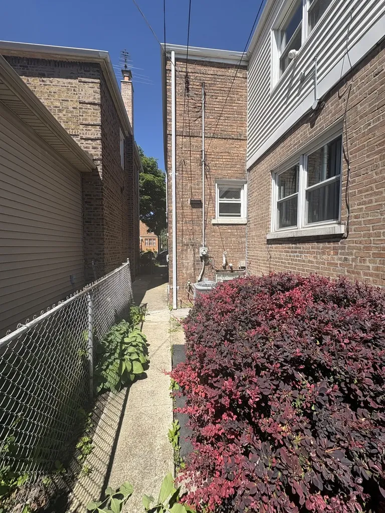 10443 South Calumet Avenue Chicago IL 60628