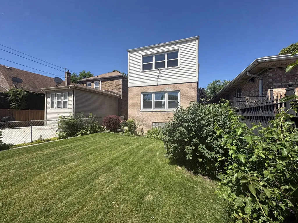 10443 South Calumet Avenue Chicago IL 60628