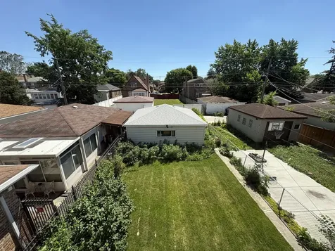 10443 South Calumet Avenue Chicago IL 60628