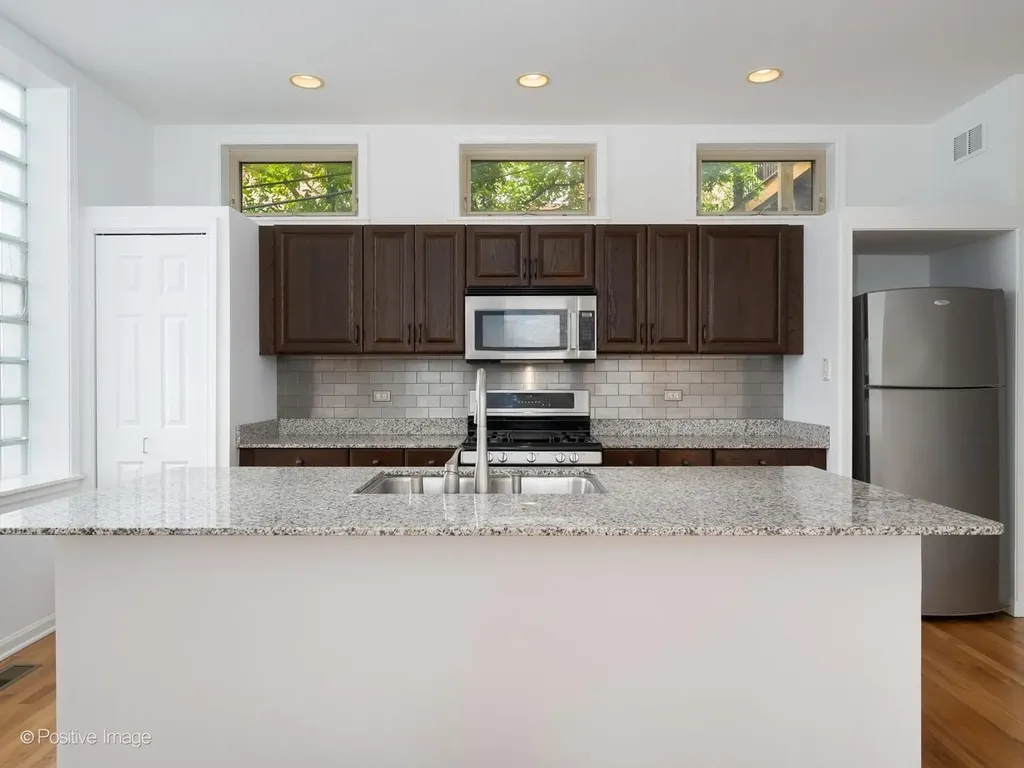 1947 West Evergreen Avenue Chicago IL 60622