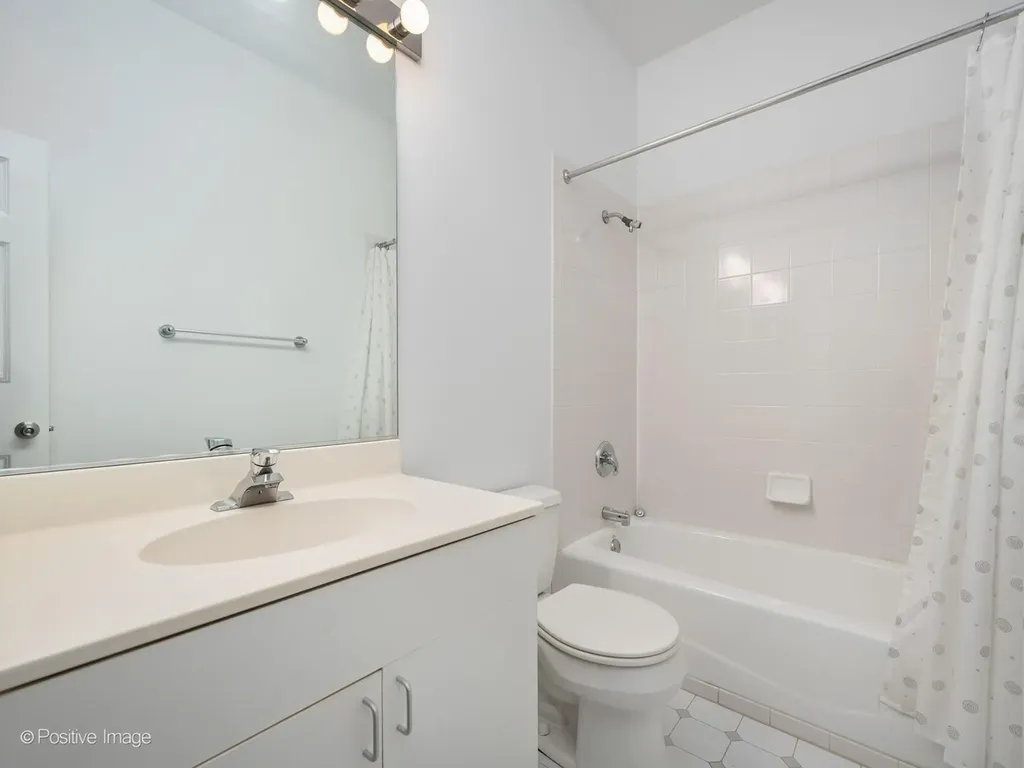 1947 West Evergreen Avenue Chicago IL 60622