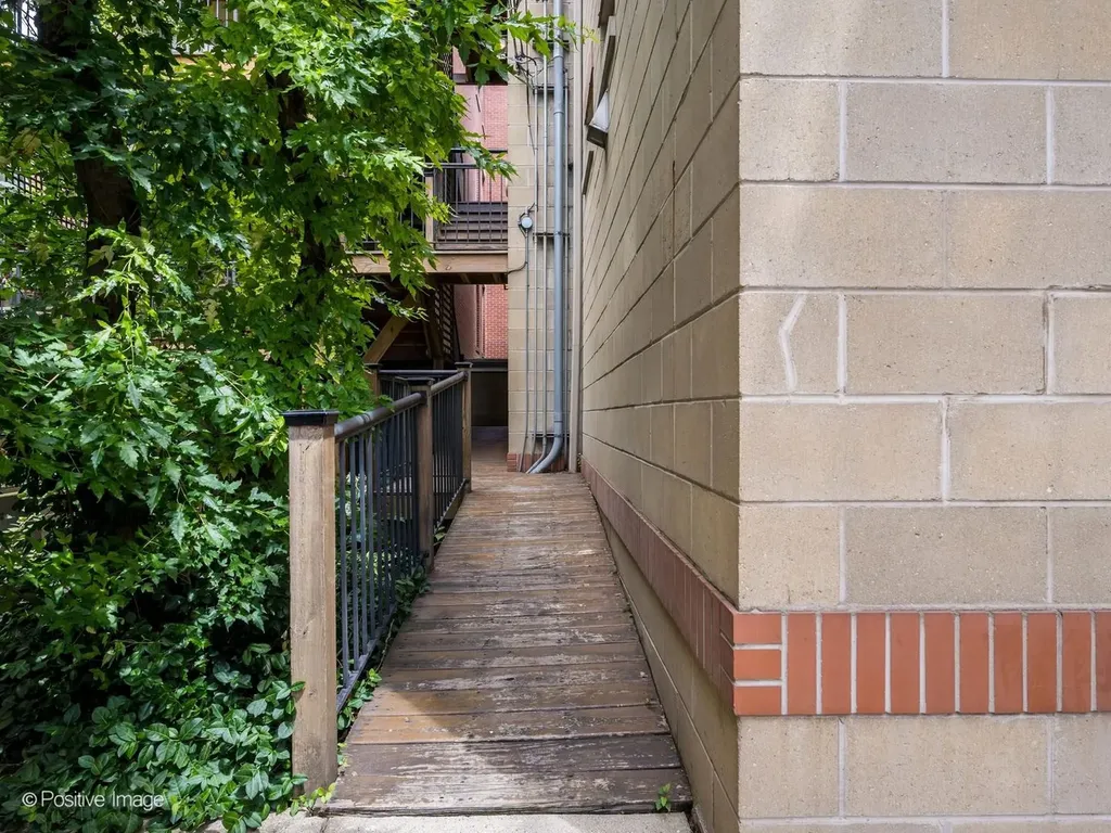 1947 West Evergreen Avenue Chicago IL 60622