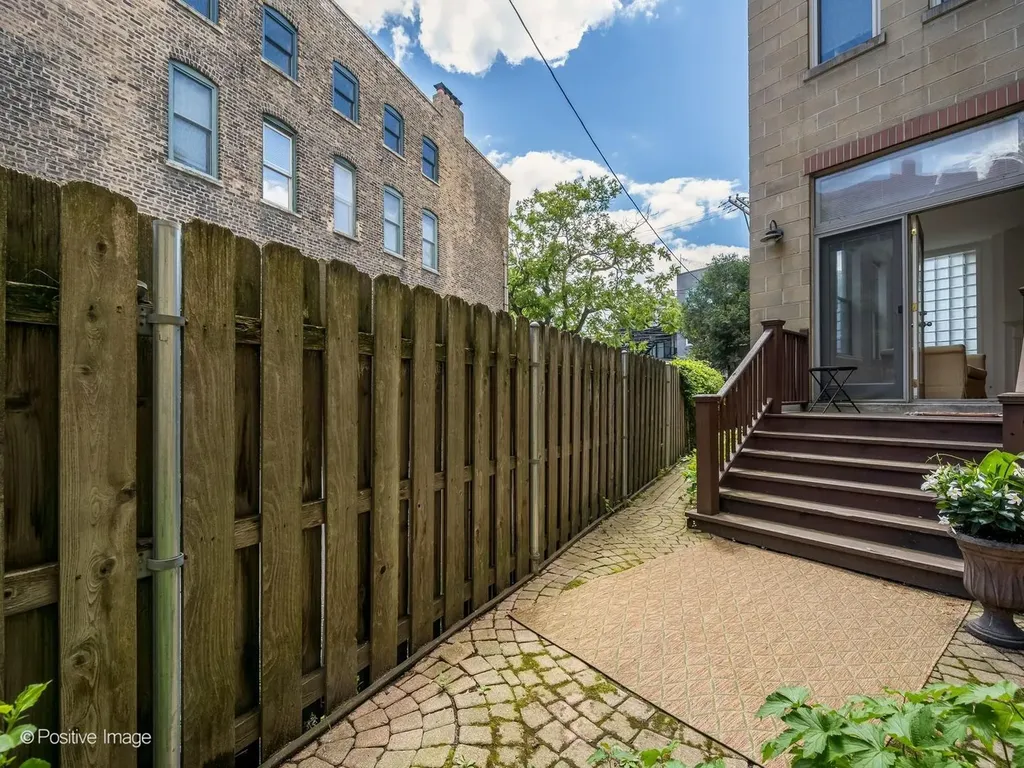 1947 West Evergreen Avenue Chicago IL 60622
