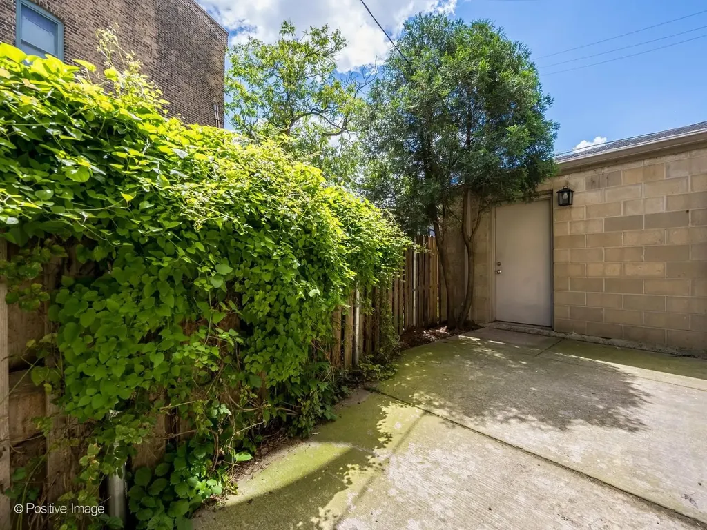 1947 West Evergreen Avenue Chicago IL 60622