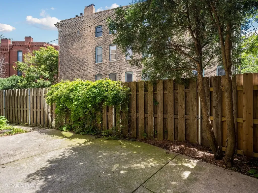 1947 West Evergreen Avenue Chicago IL 60622