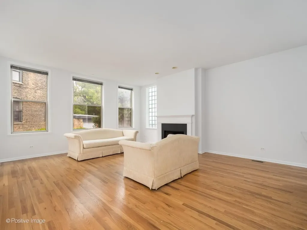 1947 West Evergreen Avenue Chicago IL 60622