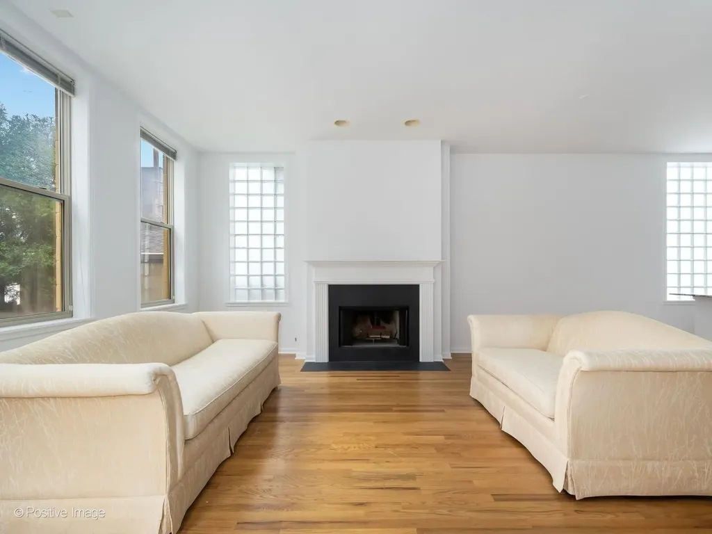 1947 West Evergreen Avenue Chicago IL 60622