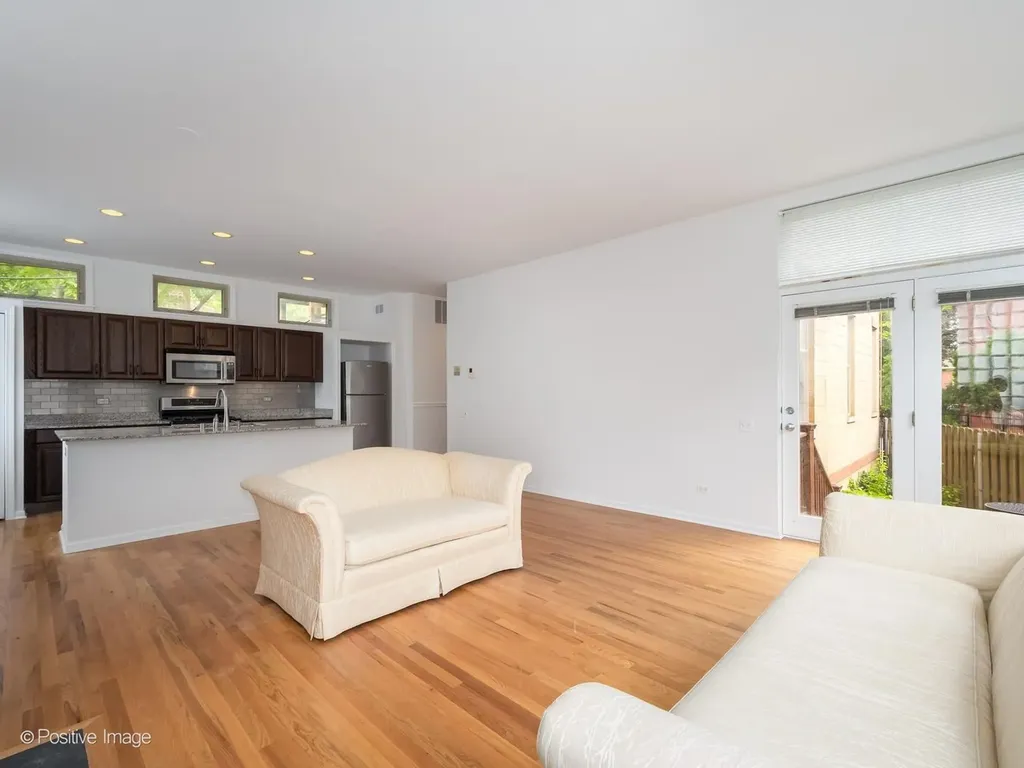 1947 West Evergreen Avenue Chicago IL 60622