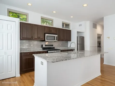 1947 West Evergreen Avenue Chicago IL 60622