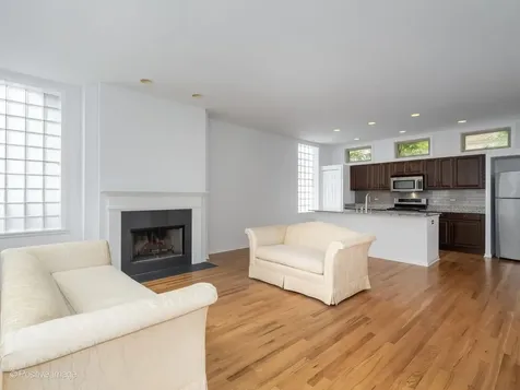 1947 West Evergreen Avenue Chicago IL 60622
