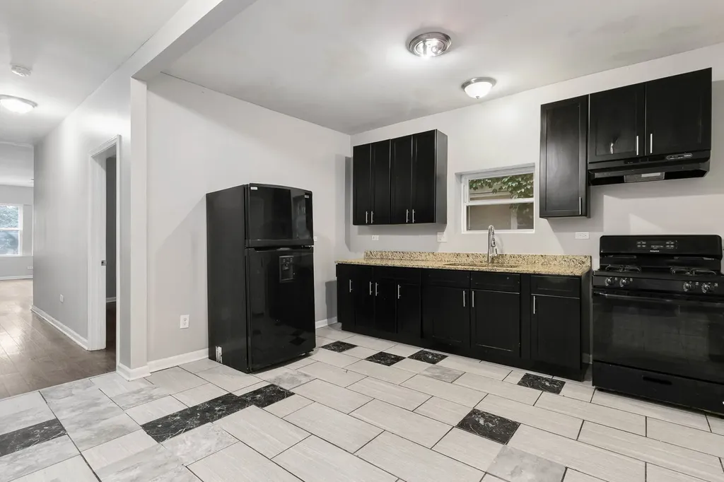 7940 South Evans Avenue Chicago IL 60619