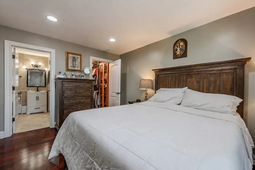 1535 Raymond Drive Naperville IL 60563