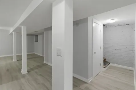 910 West Gunnison Street Chicago IL 60640
