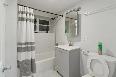 910 West Gunnison Street Chicago IL 60640