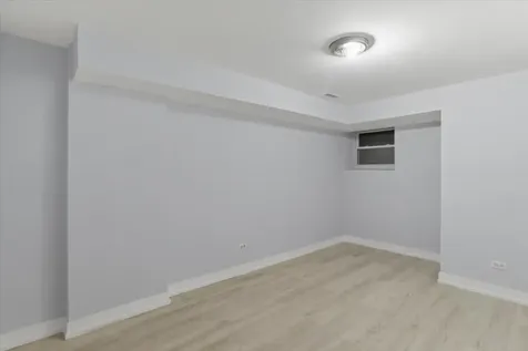910 West Gunnison Street Chicago IL 60640