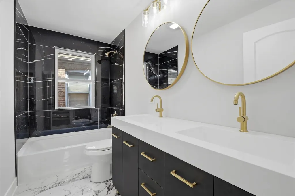 8641 South Kingston Avenue Chicago IL 60617