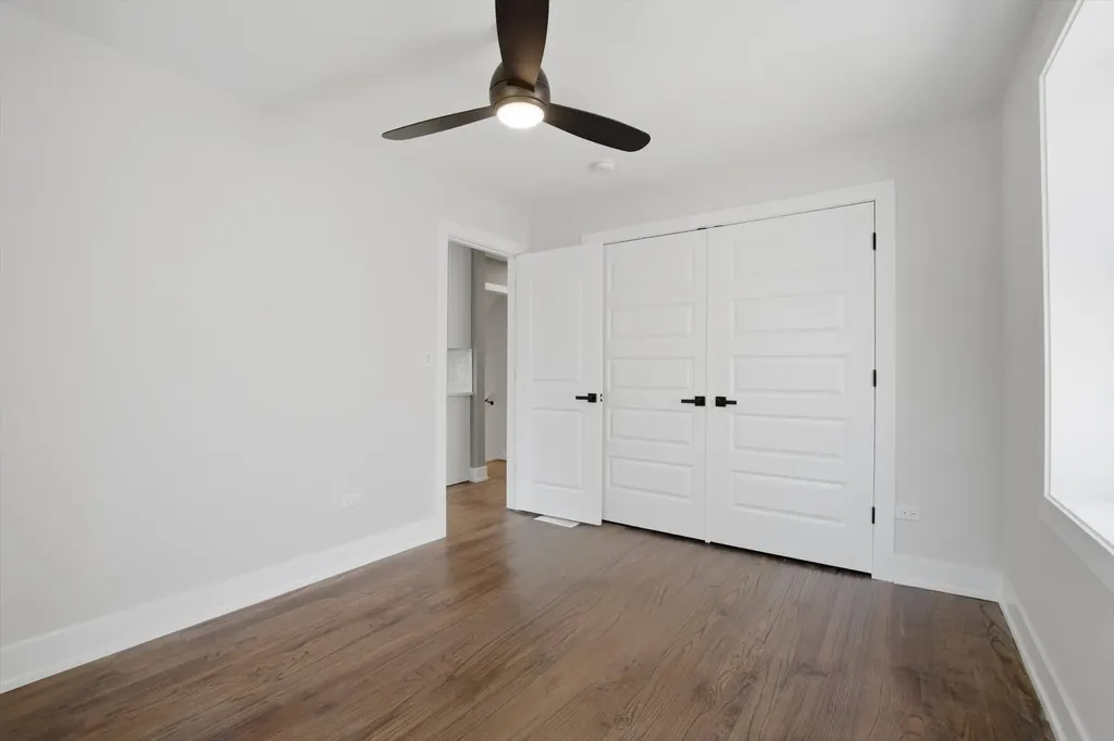8641 South Kingston Avenue Chicago IL 60617
