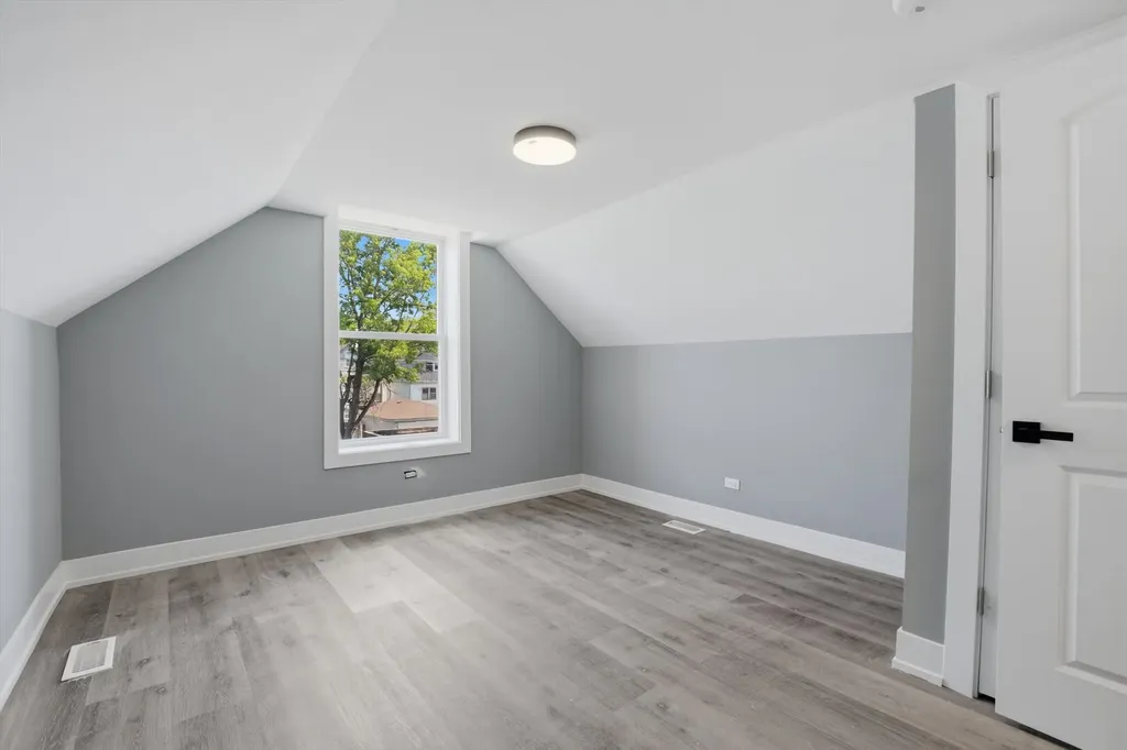 8641 South Kingston Avenue Chicago IL 60617