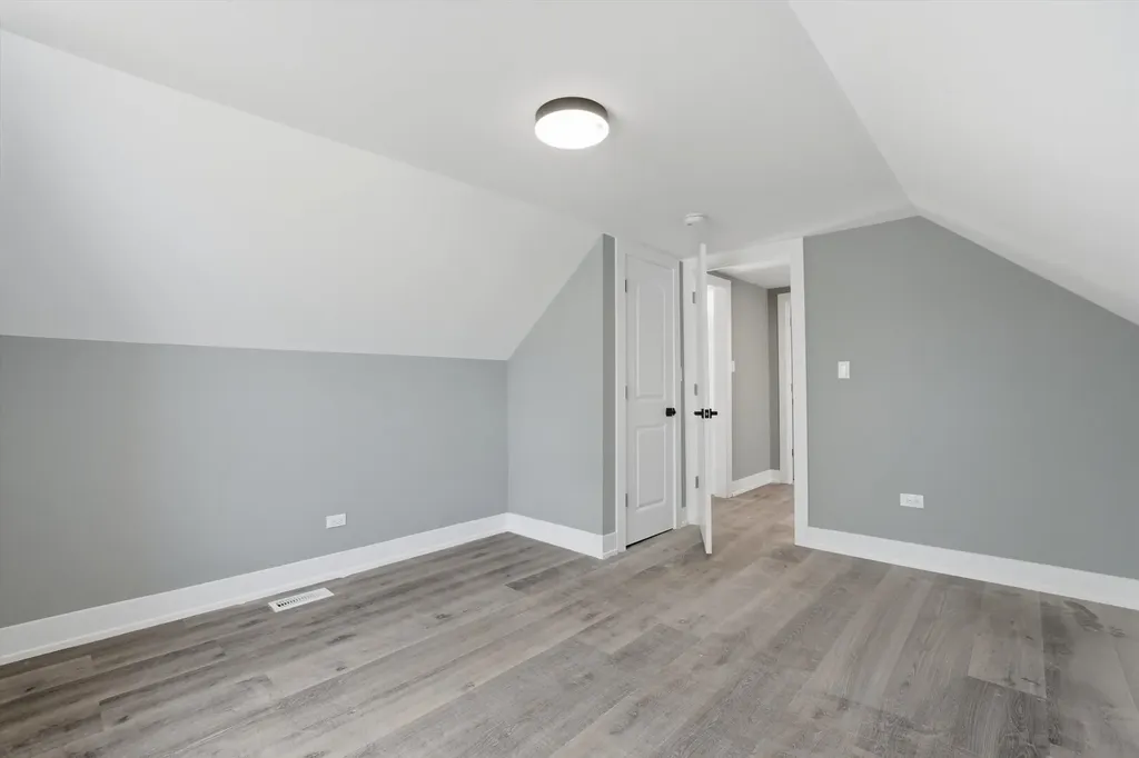 8641 South Kingston Avenue Chicago IL 60617
