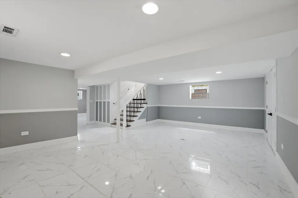 8641 South Kingston Avenue Chicago IL 60617