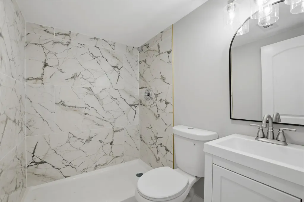 8641 South Kingston Avenue Chicago IL 60617
