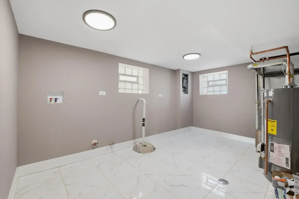 8641 South Kingston Avenue Chicago IL 60617