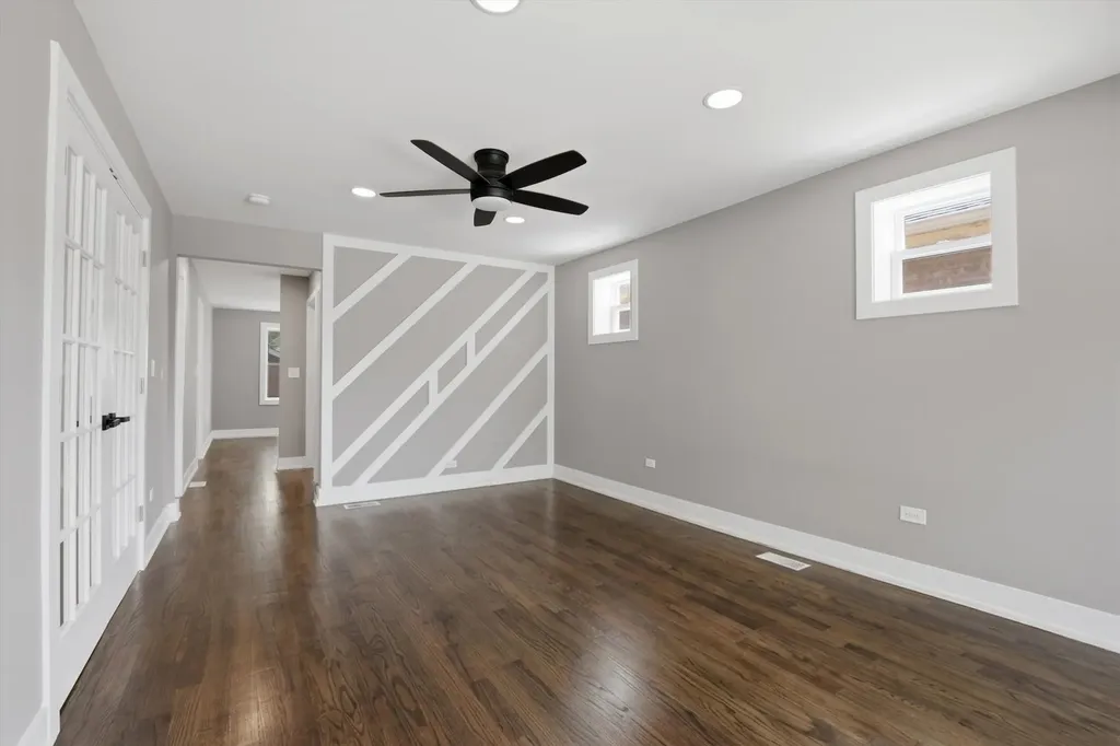 8641 South Kingston Avenue Chicago IL 60617