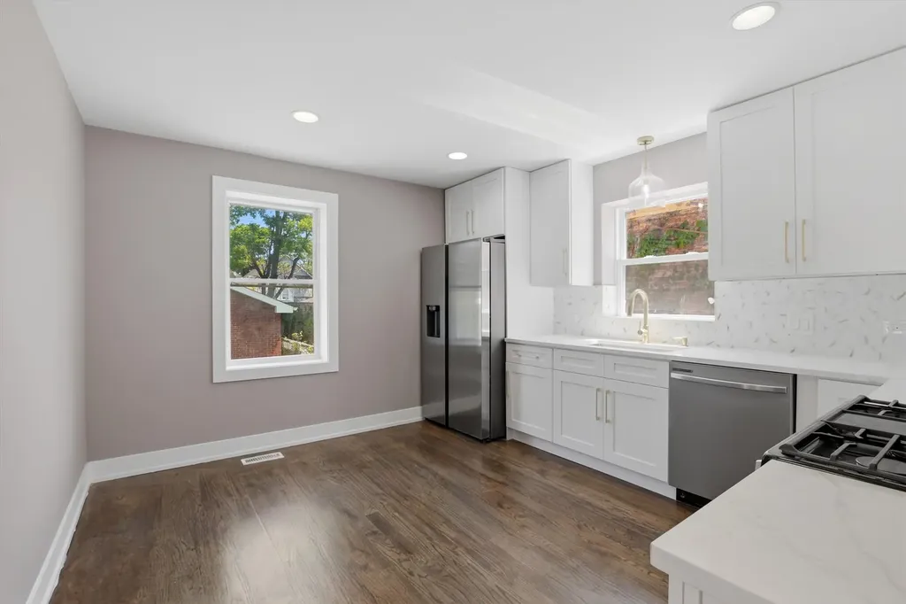 8641 South Kingston Avenue Chicago IL 60617