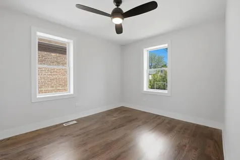 8641 South Kingston Avenue Chicago IL 60617