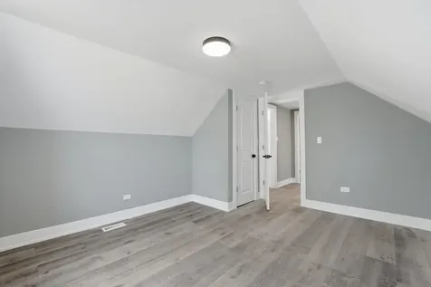 8641 South Kingston Avenue Chicago IL 60617