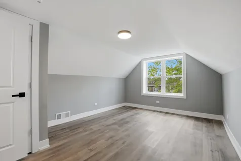 8641 South Kingston Avenue Chicago IL 60617