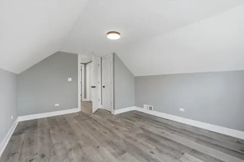 8641 South Kingston Avenue Chicago IL 60617