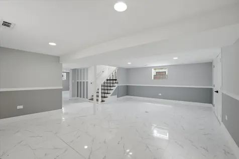 8641 South Kingston Avenue Chicago IL 60617