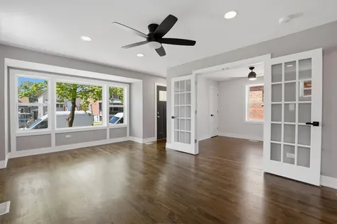 8641 South Kingston Avenue Chicago IL 60617