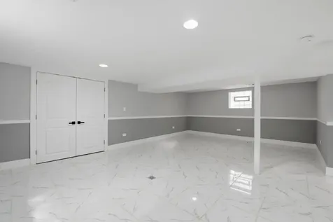 8641 South Kingston Avenue Chicago IL 60617