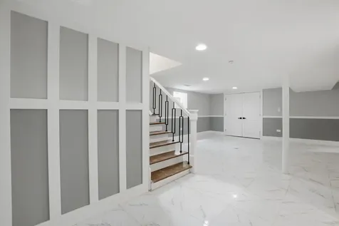 8641 South Kingston Avenue Chicago IL 60617