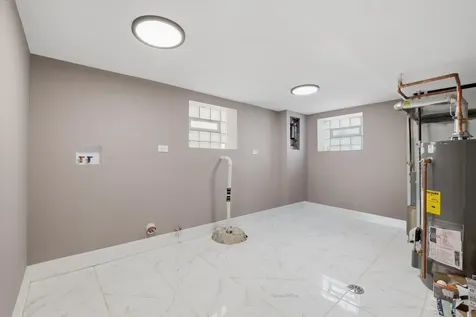 8641 South Kingston Avenue Chicago IL 60617
