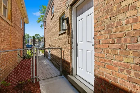 8641 South Kingston Avenue Chicago IL 60617