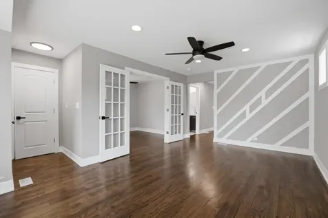 8641 South Kingston Avenue Chicago IL 60617