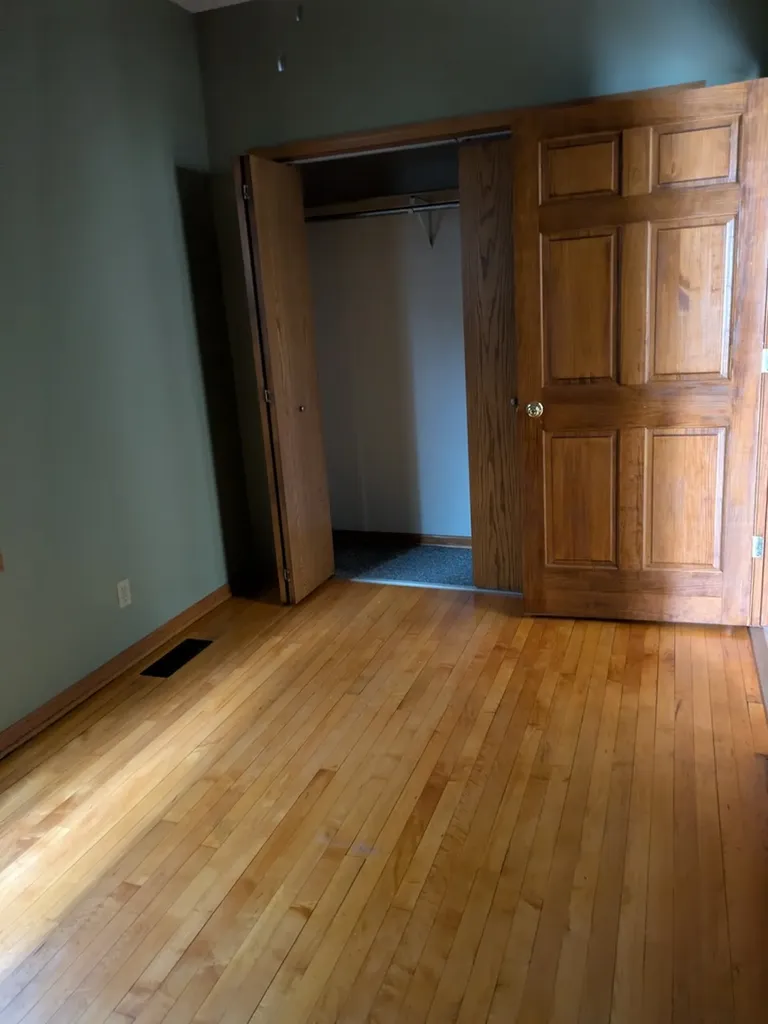 2440 West Warner Avenue Chicago IL 60618