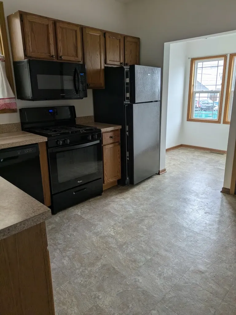 2440 West Warner Avenue Chicago IL 60618